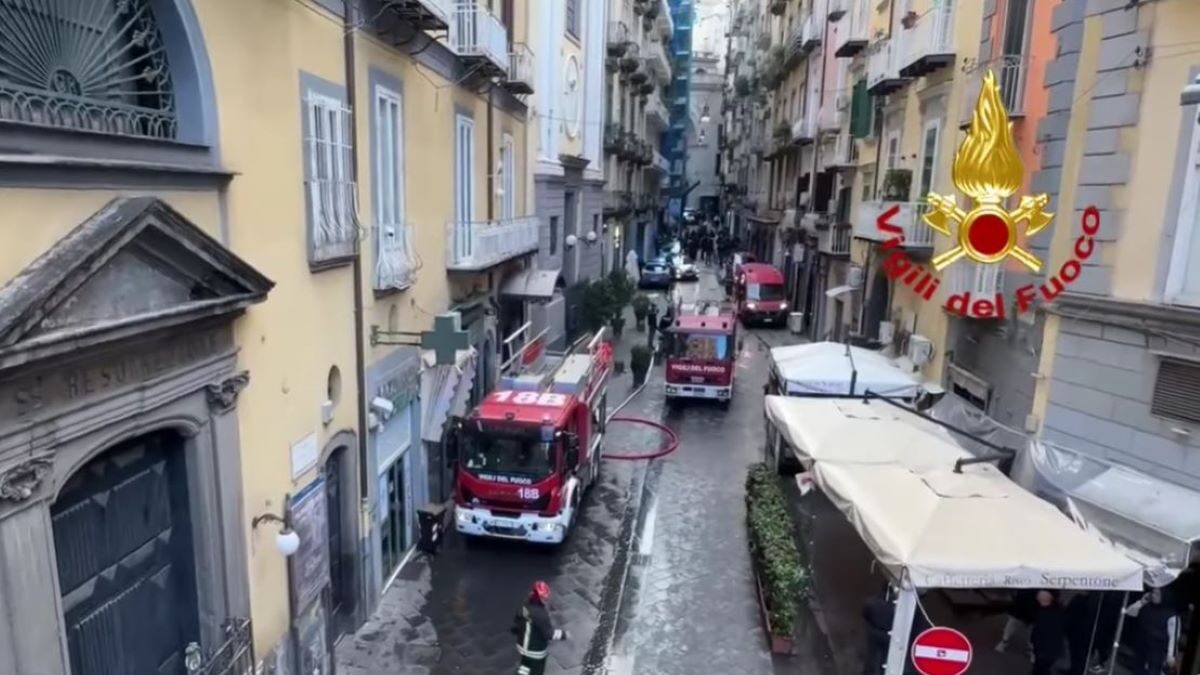 Φωτιά στο θέατρο Σανατζάρο της Νάπολης