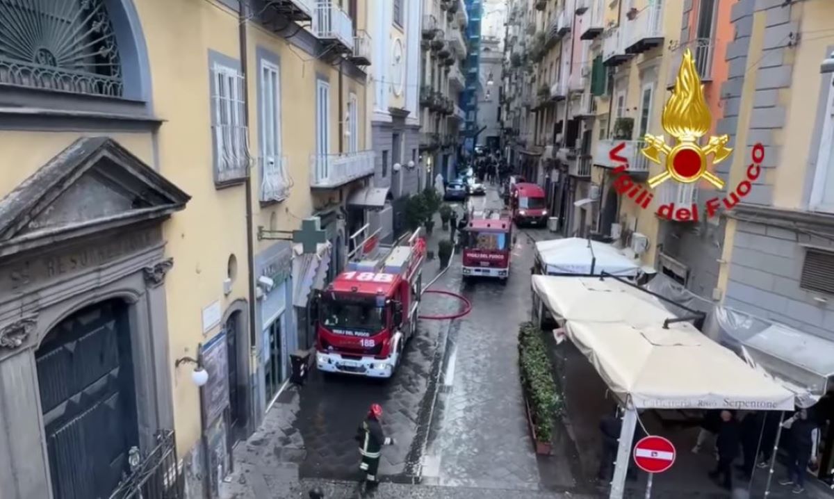 Φωτιά στο θέατρο Σανατζάρο της Νάπολης