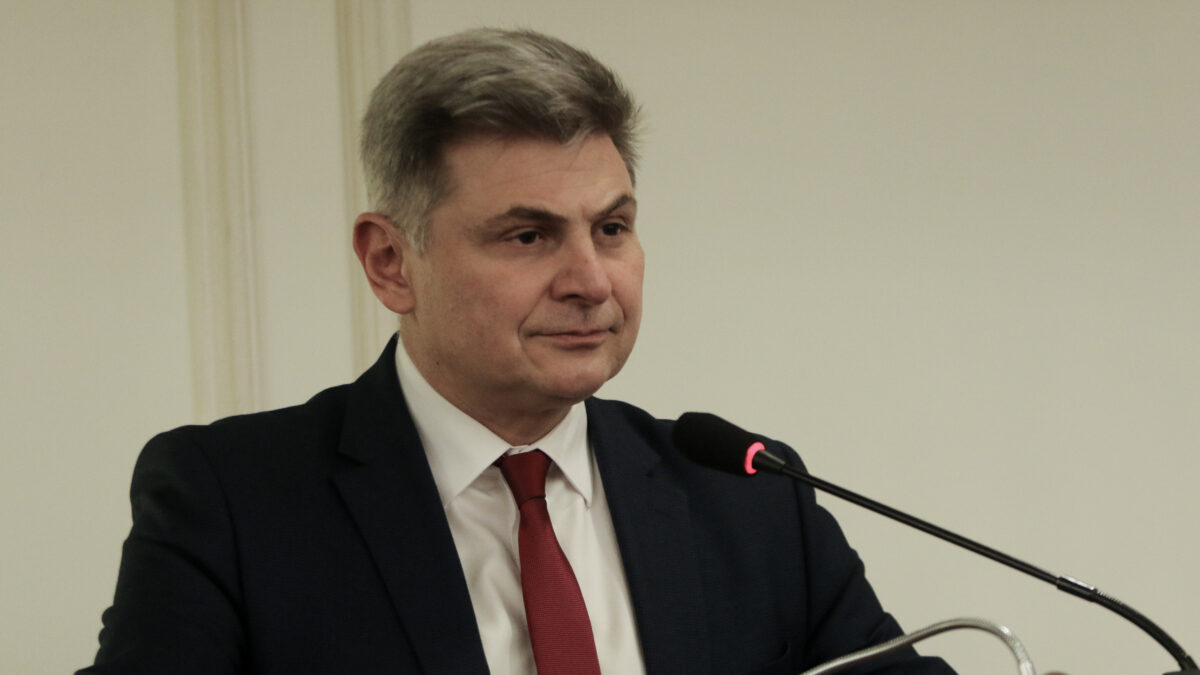 Νίκος Φαραντούρης