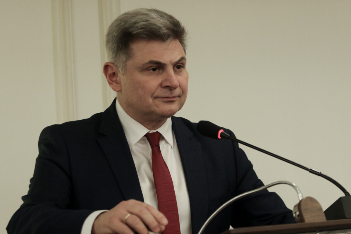 Νίκος Φαραντούρης