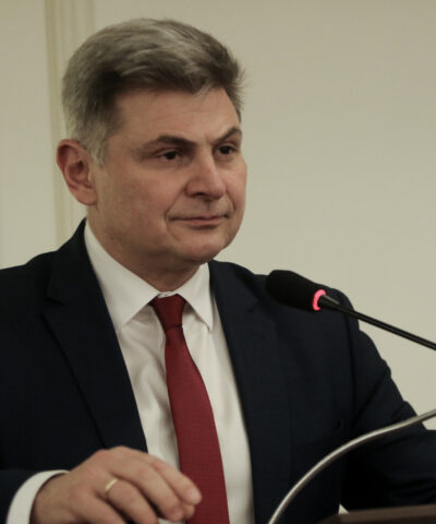 Νίκος Φαραντούρης