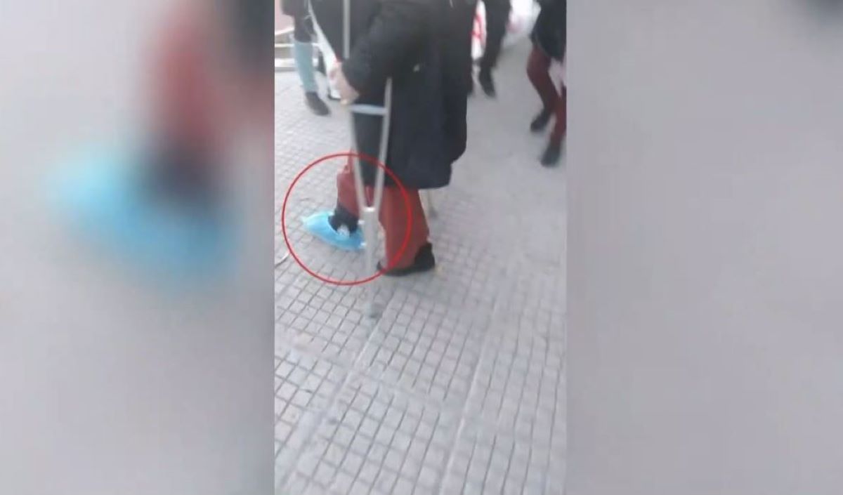 Η νηπιαγωγός που έσπασε το πόδι της εν ώρα εργασίας