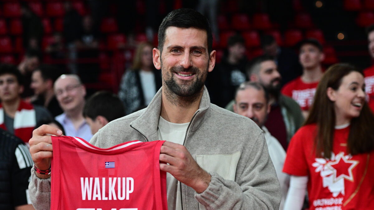 Ο Νόβακ Τζόκοβιτς με τη φανέλα του Γουόκαπ