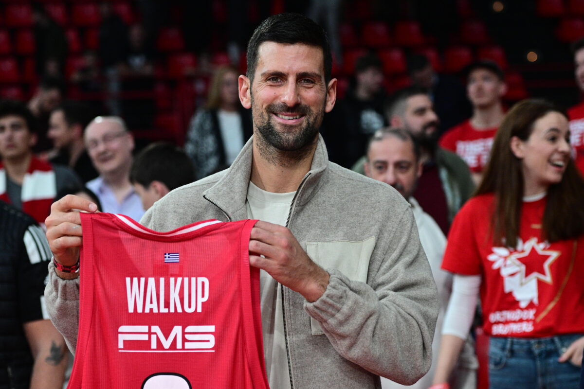 Ο Νόβακ Τζόκοβιτς με τη φανέλα του Γουόκαπ