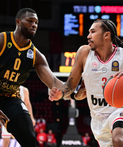 Ο Γουόρντ με τον Γκρέι στο Ολυμπιακός - ΑΕΚ