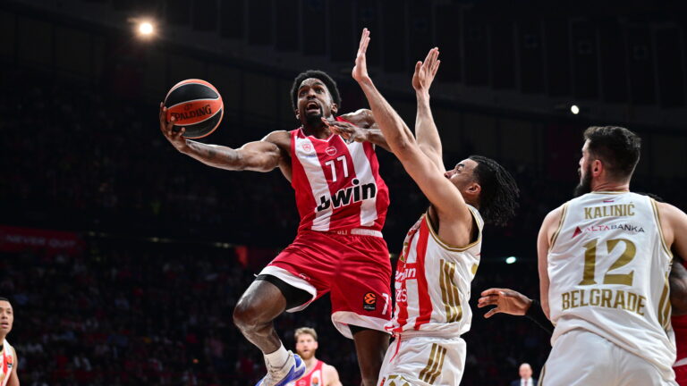 Ο Σακίλ ΜακΚίσικ στο Ολυμπιακός - Ερυθρός Αστέρας