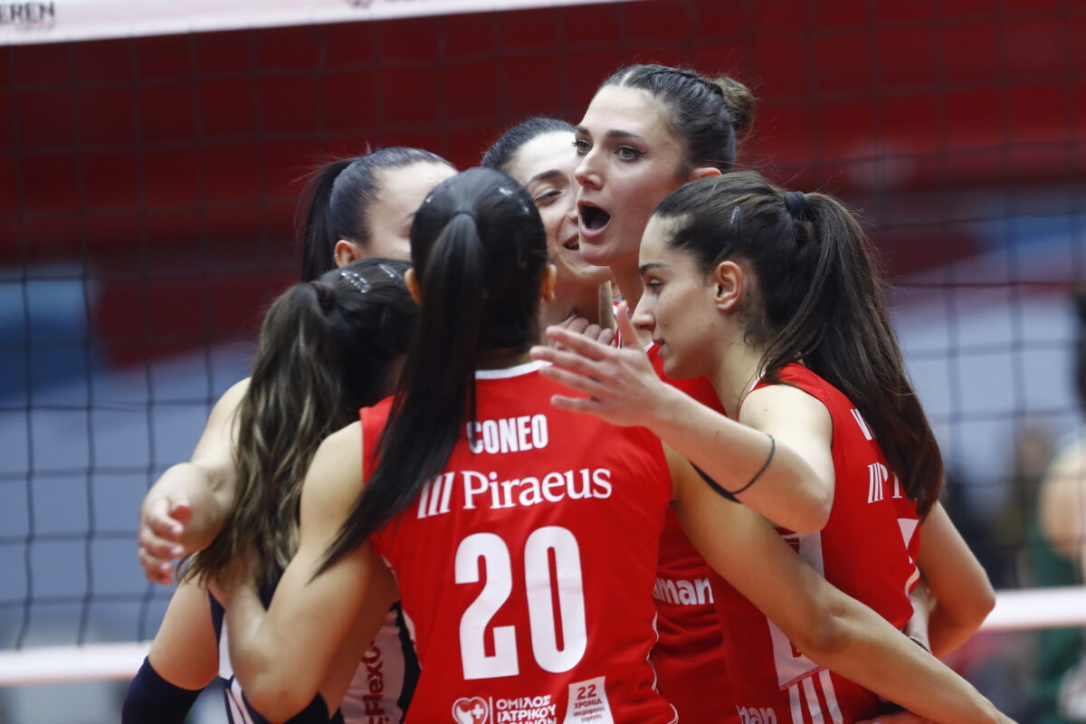 Η ομάδα βόλεϊ γυναικών του Ολυμπιακού