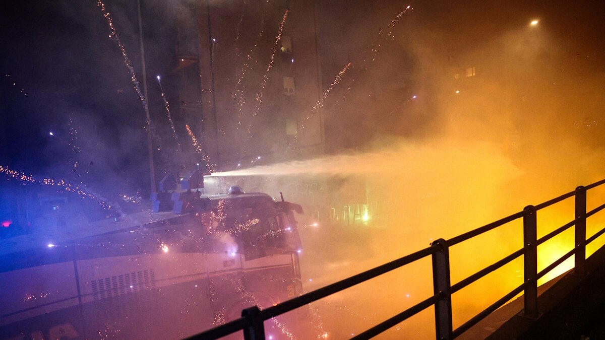 Συγκρούσεις αστυνομίας και διαδηλωτών κοντά στο Ολυμπιακό Χωριό στο Μιλάνο