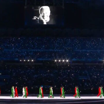 Αφιέρωμα στη μνήμη του κορυφαίου σχεδιαστή, Τζόρτζιο Αρμάνι στην τελετή έναρξης των Χειμερινών Ολυμπιακών Αγώνων 2026 Μιλάνο-Κορτίνα