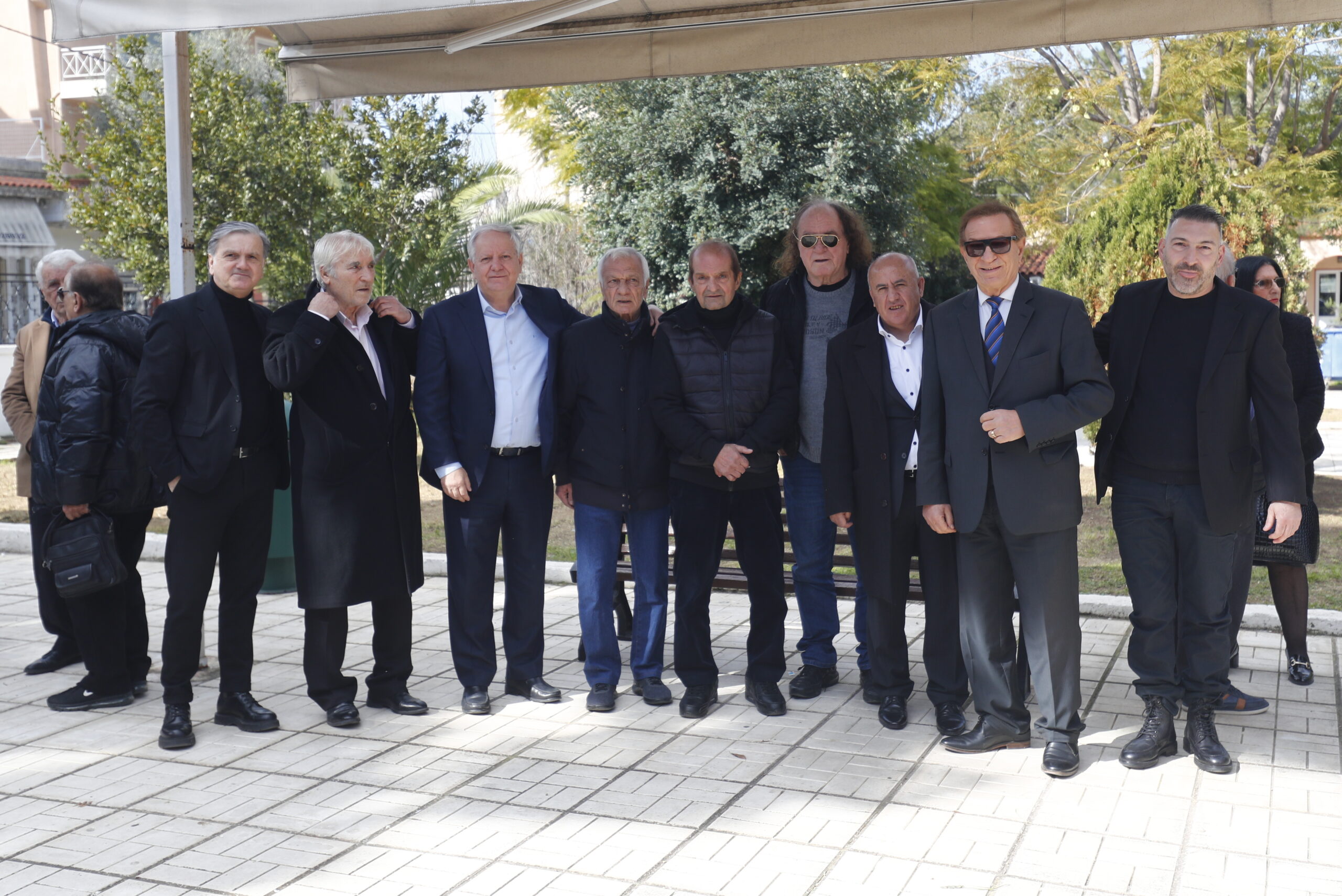 Βετεράνοι ποδοσφαιριστές του Ολυμπιακού στο τελευταίο αντίο στον Σωτήρη Γκαβέζο