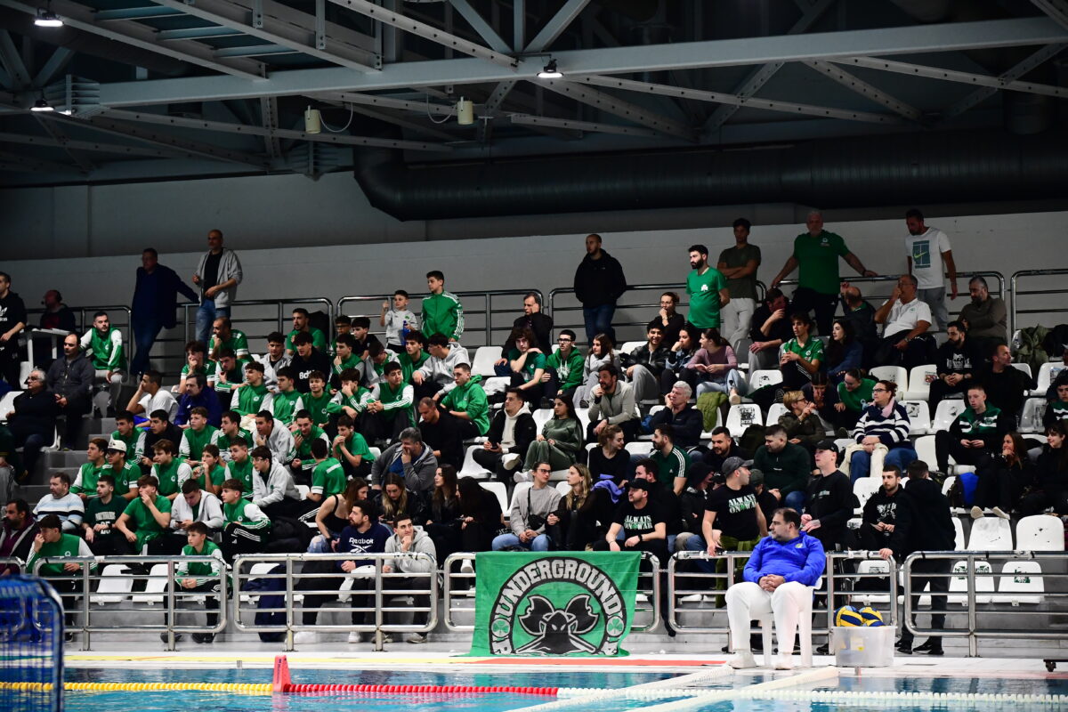 Οι οπαδοί του Παναθηναϊκού σε αγώνα πόλο ανδρών (ΔΗΜΗΤΡΗΣ ΜΠΙΡΝΤΑΧΑΣ