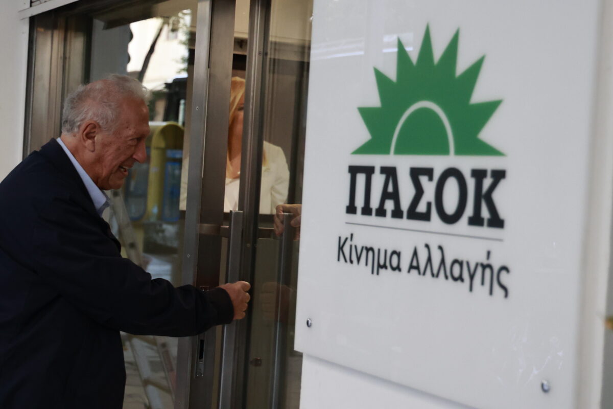 Ανοίγει η πόρτα του ΠΑΣΟΚ: Όλα τα ονόματα της Επιτροπής Διεύρυνσης που ανακοίνωσε  ο Κώστας Σκανδαλίδης