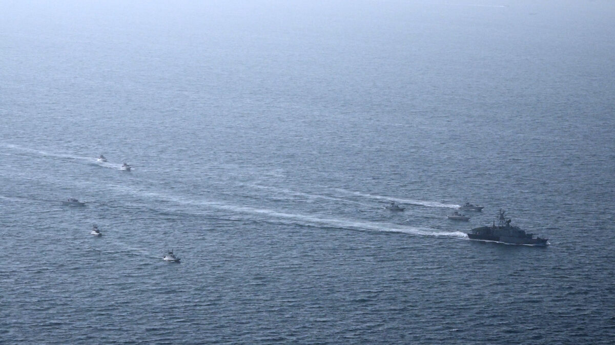 πλοία στα στενά του Ορμούζ