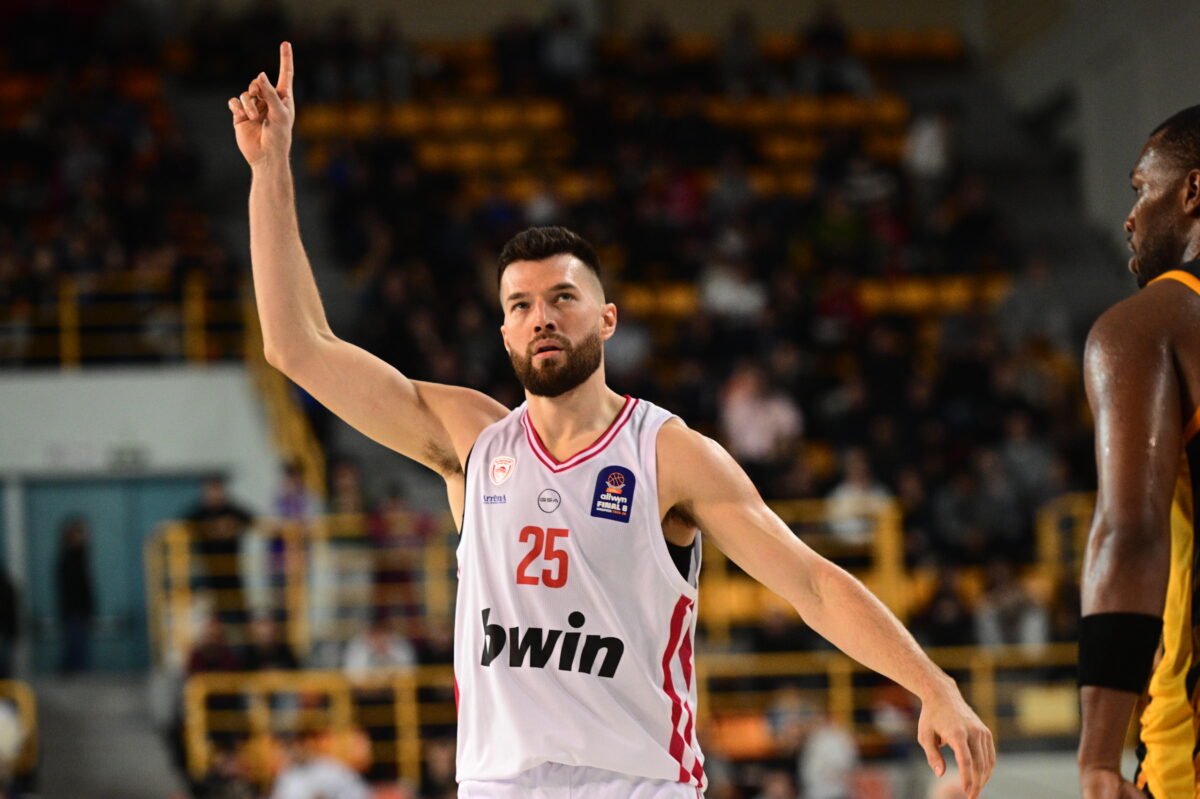 Ο Άλεκ Πίτερς