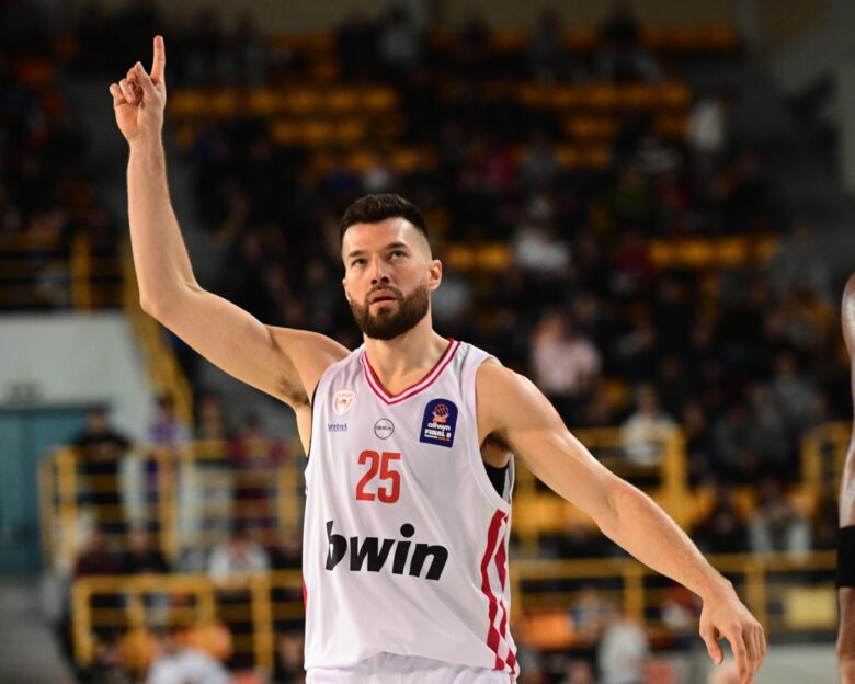 Ο Άλεκ Πίτερς