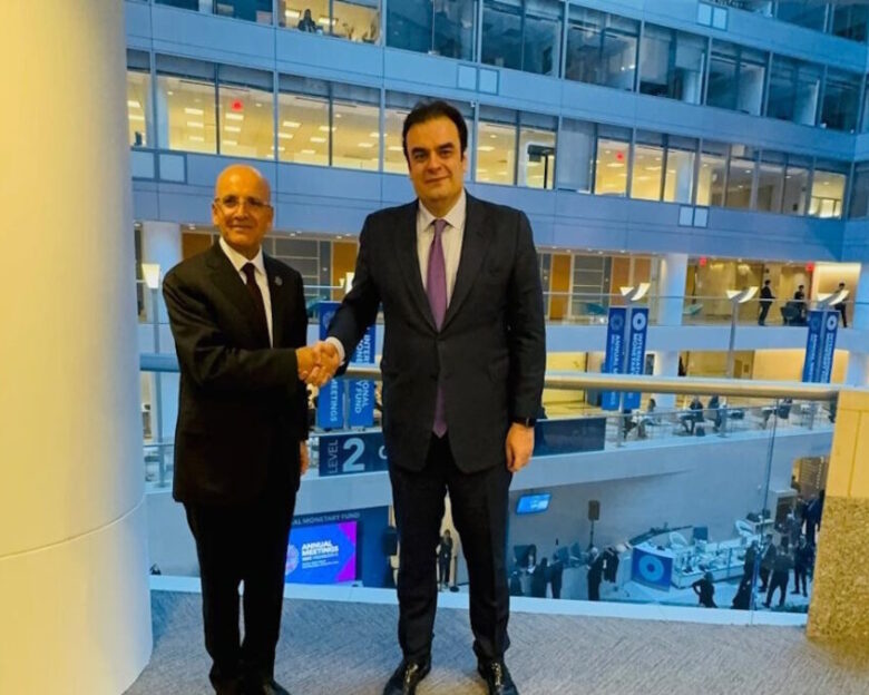 Ο Υπουργός Εθνικής Οικονομίας και Οικονομικών Κυριάκος Πιερρακάκης με τον με τον Υπουργό Οικονομικών της Τουρκικής Δημοκρατίας Mehmet Şimşek