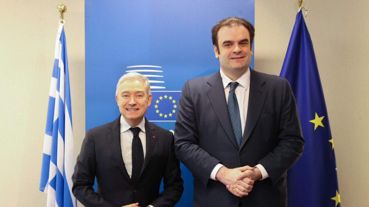 Ο υπουργός Οικονομικών Κυριάκος Πιερρακάκης τον Καναδό υπουργό Οικονομικών François-Philippe Champagne