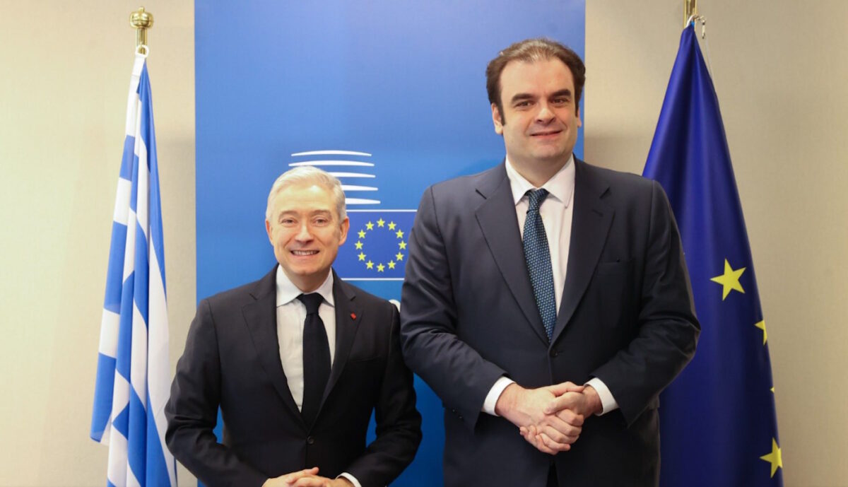 Ο υπουργός Οικονομικών Κυριάκος Πιερρακάκης τον Καναδό υπουργό Οικονομικών François-Philippe Champagne