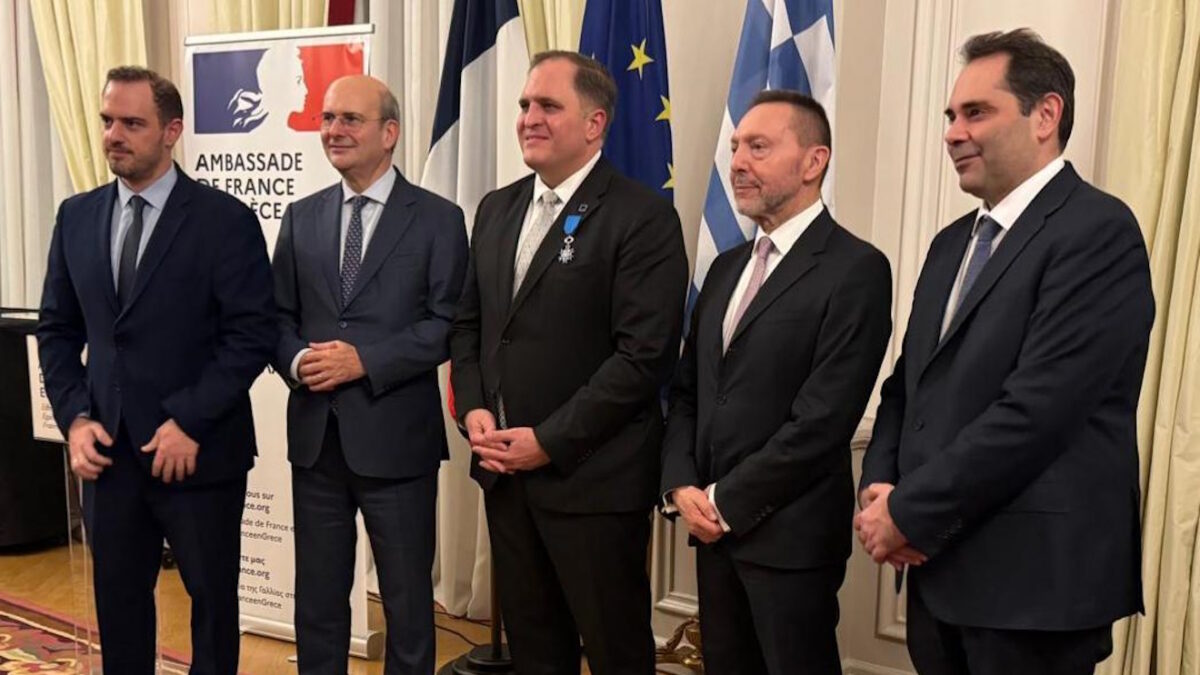 Διάκριση για τον Πιτσιλή της ΑΑΔΕ: Χρίστηκε Ιππότης του Εθνικού Τάγματος Αξίας της Γαλλικής Δημοκρατίας