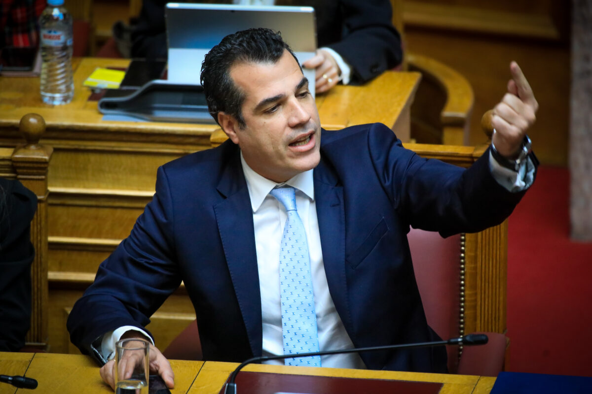 Ο Θάνος Πλεύρης στη Βουλή