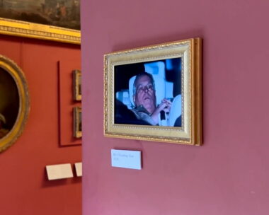 Η φωτογραφία του έκπτωτου πρίγκιπα Αντριου στο Λούβρο