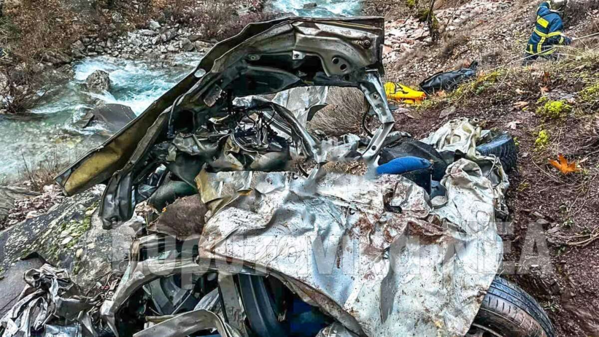 Το κατεστραμμένο αυτοκίνητο στον Προυσσό