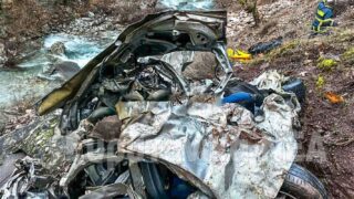 Το κατεστραμμένο αυτοκίνητο στον Προυσσό