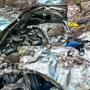 Το κατεστραμμένο αυτοκίνητο στον Προυσσό