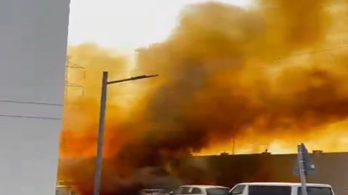 Φωτιά μετά την πτώση του πυραύλου σε κατοικημένη περιοχή