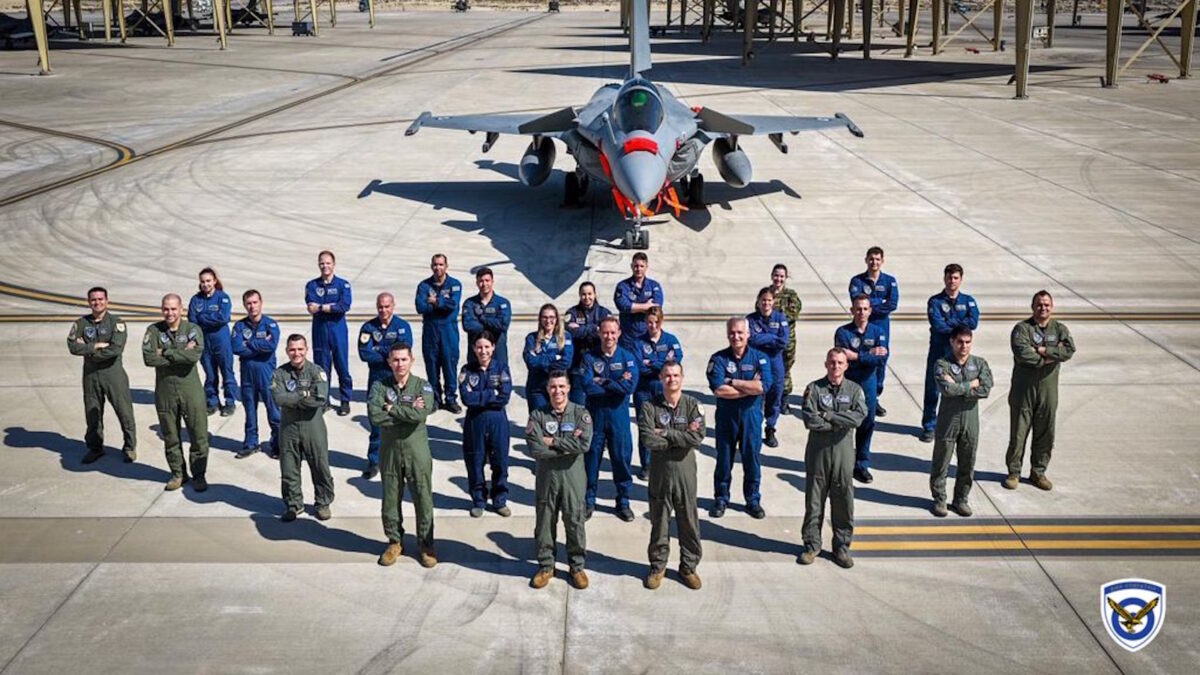Το προσωπικό της 332 Μοίρας που συμμετείχε στην άσκηση «Spears of Victory»