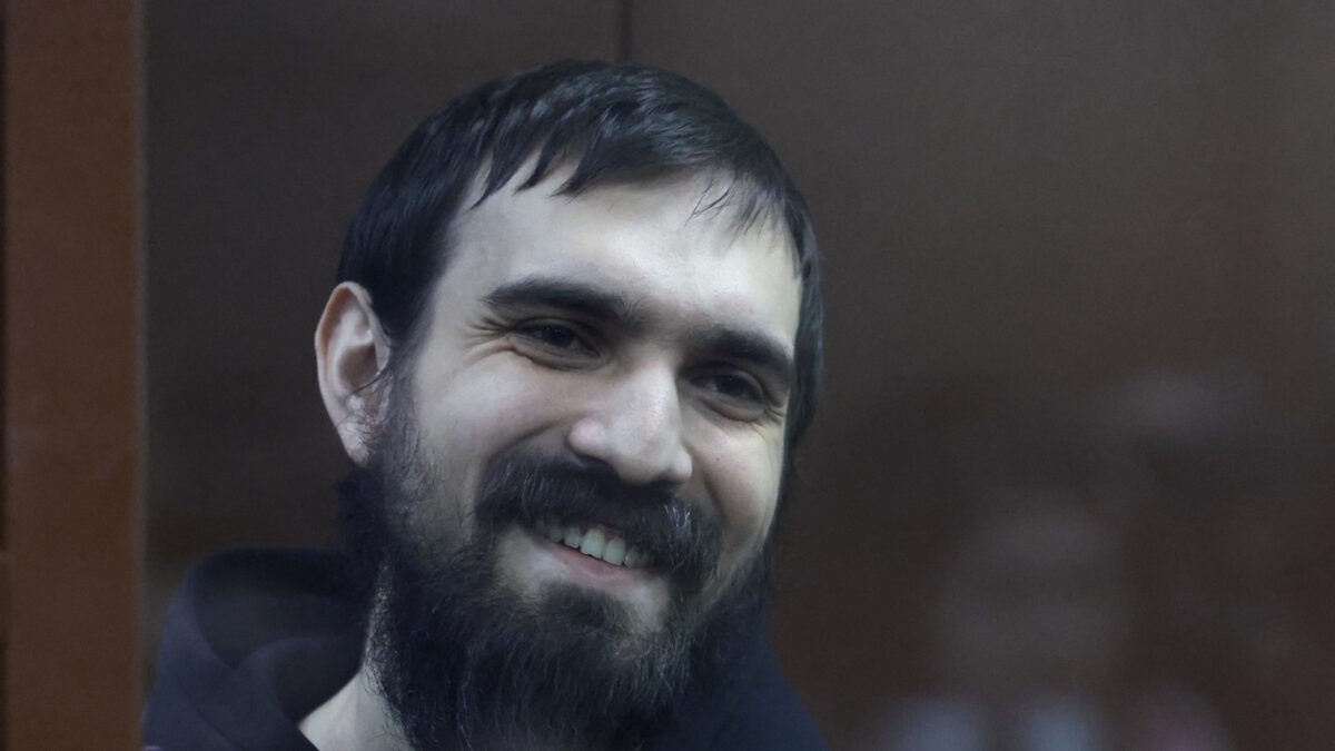 Ο Ρώσος κωμικός Αρτέμι Οστάνιν στην δίκη του