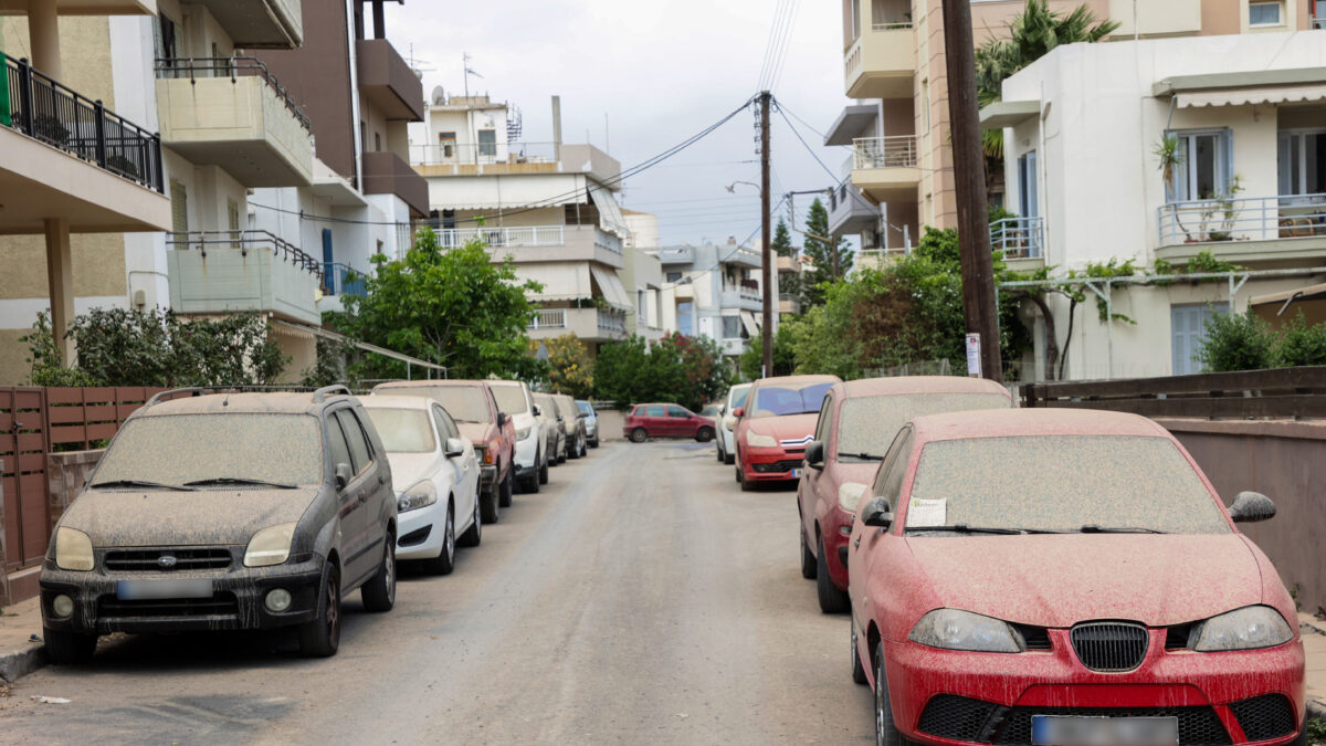 Αφρικανική σκόνη έχει καλύψει τα πάντα στο Ηράκλειο Κρήτης
(ΣΤΕΦΑΝΟΣ ΡΑΠΑΝΗΣ