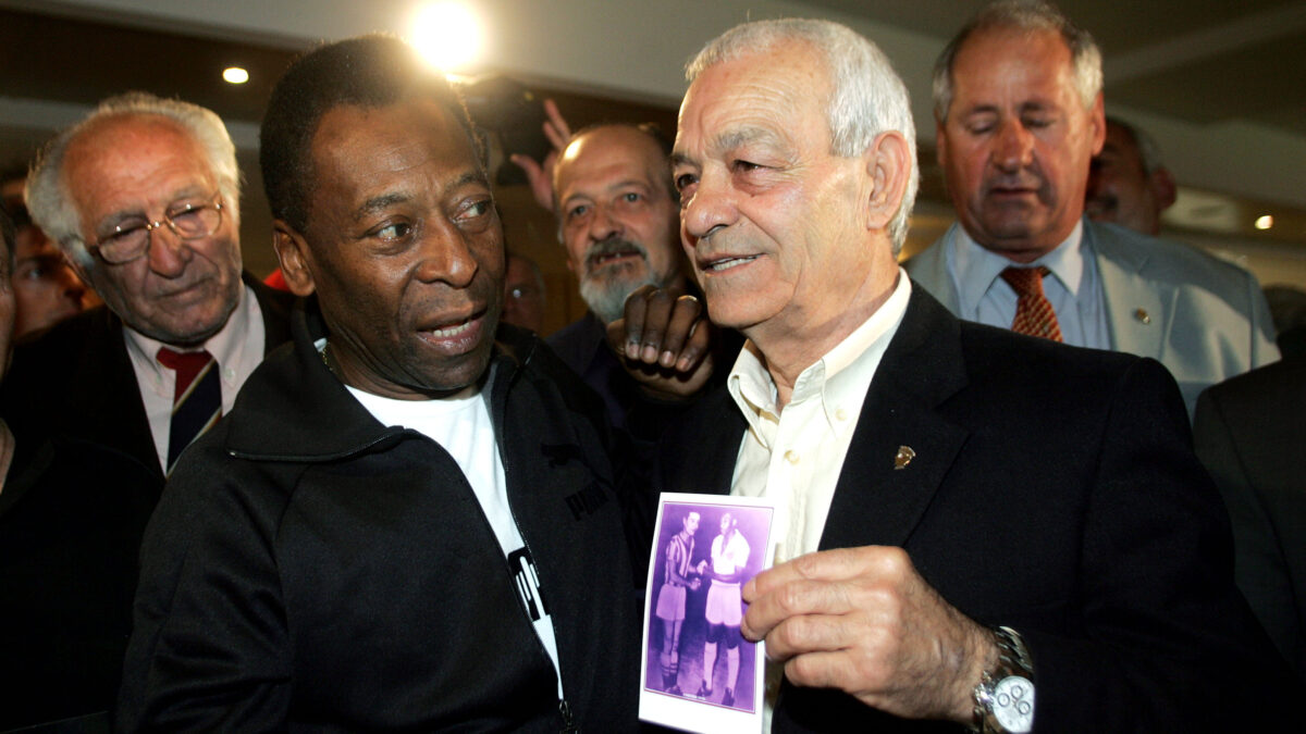 Ο Σωτήρης Γκαβέζος με τον Πελέ