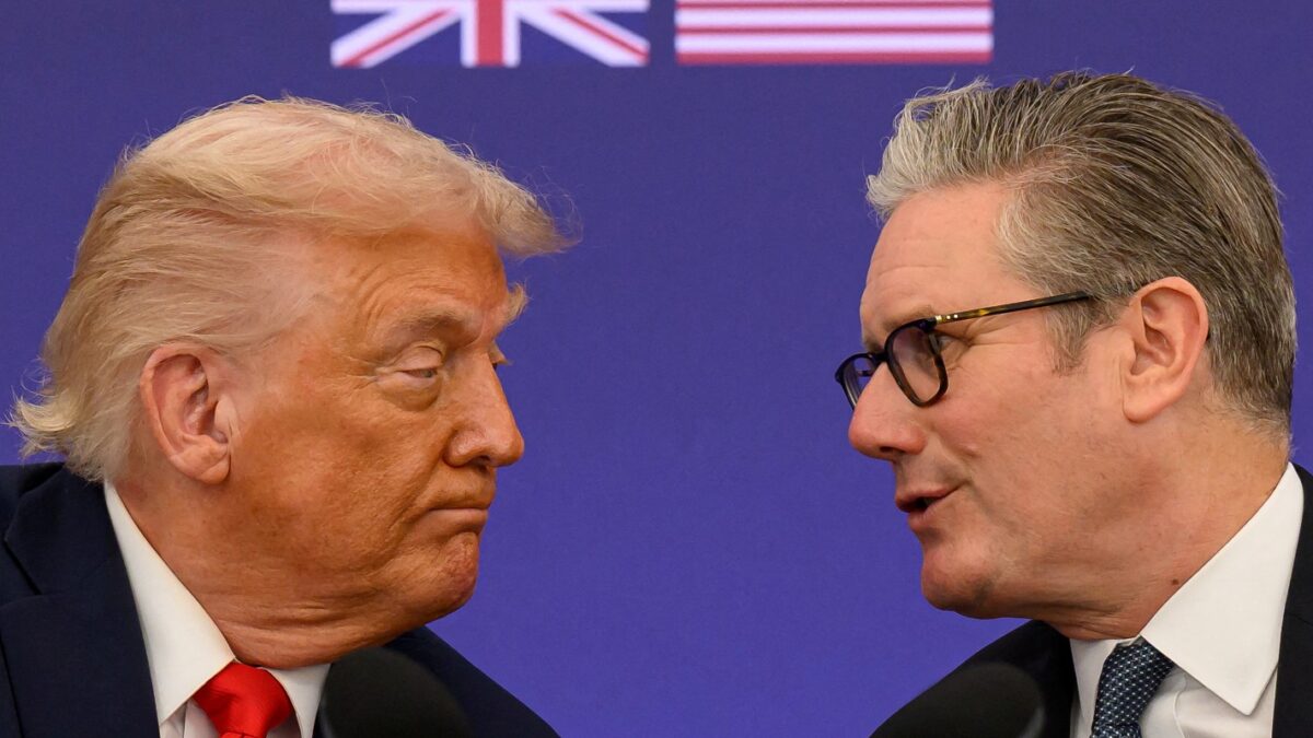U.S. President Donald Trump and British Prime Minister Keir Starmer announce an agreement between the two countries as they hold a press conference at Chequers at the conclusion of a state visit on September 18, 2025 in Aylesbury, Britain. Leon Neal/Pool via REUTERS
