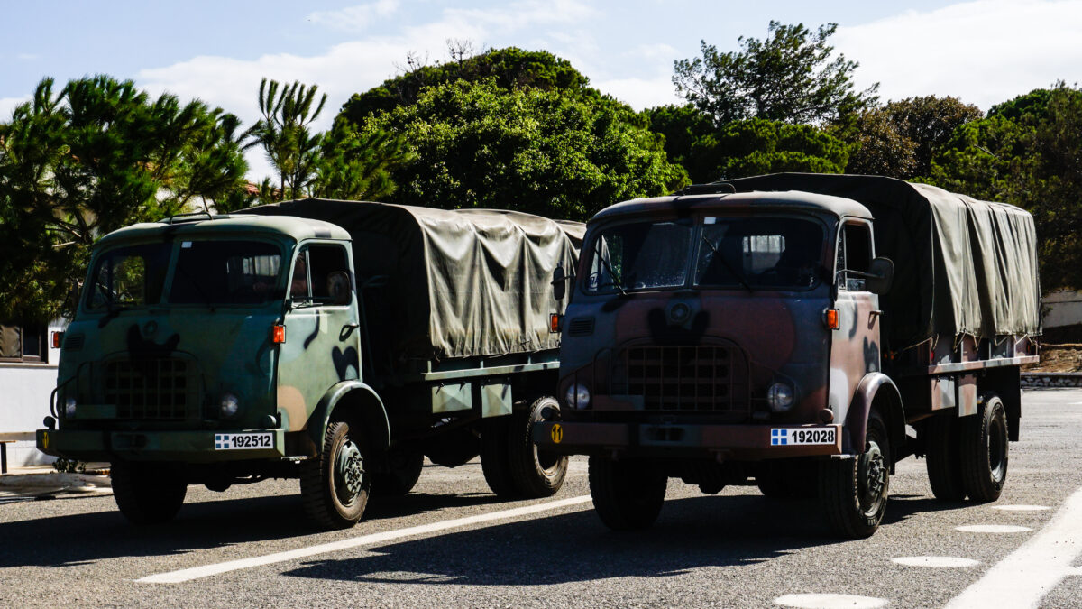 Στρατιωτικό όχημα