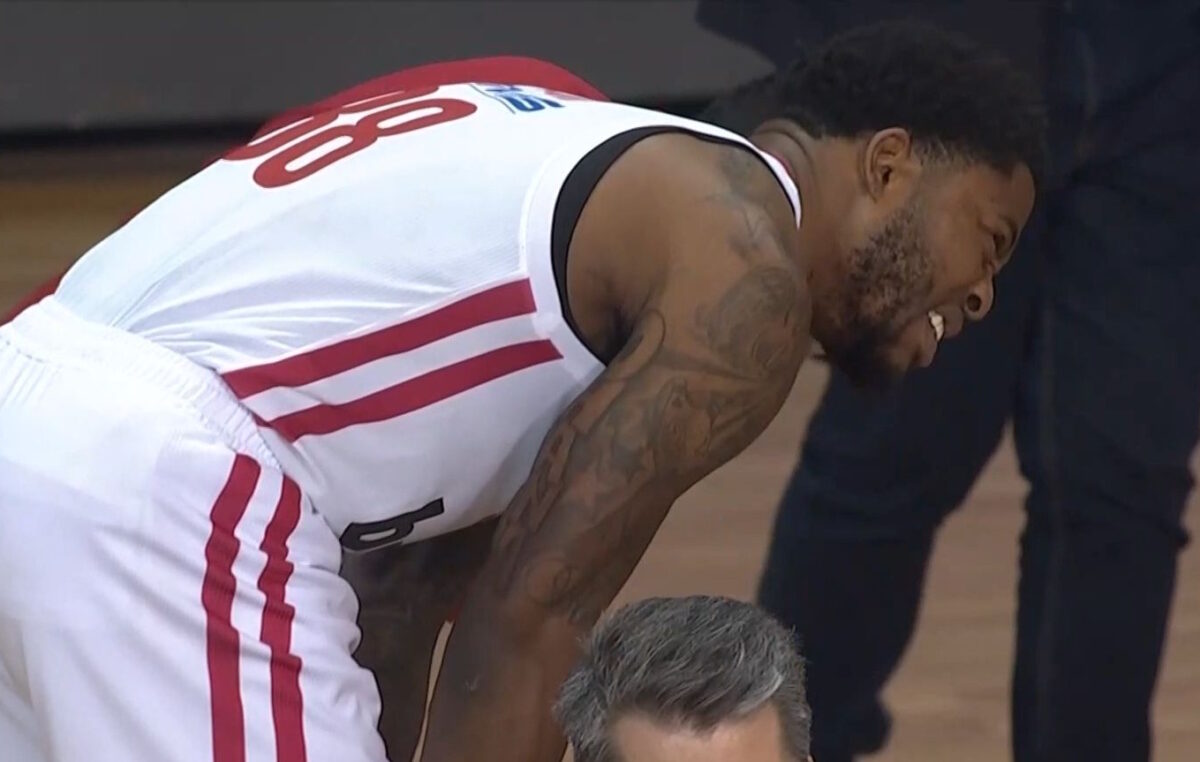 Ολυμπιακός – ΑΕΚ: Ανησυχία με Ταϊρίκ Τζόουνς, αποχώρησε κουτσαίνοντας από τον προημιτελικό Κυπέλλου και θα κάνει μαγνητική