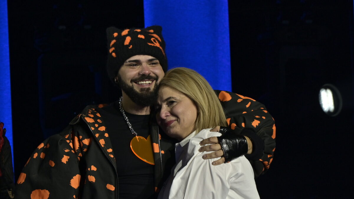 O Akylas με τη μητέρα του