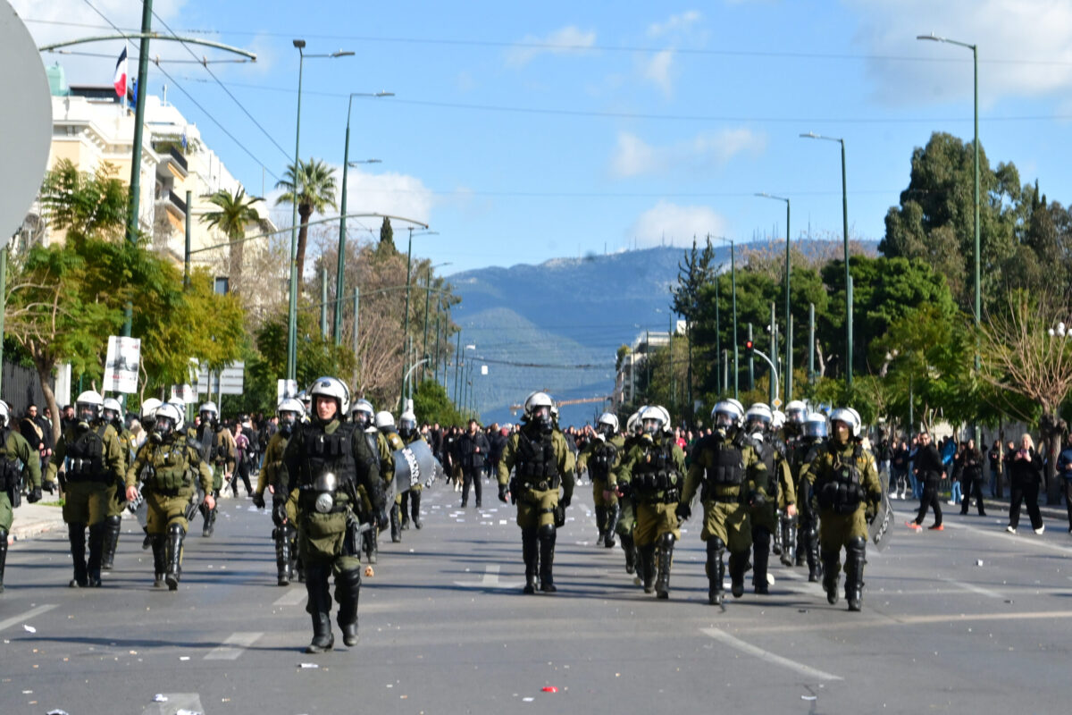 Επεισόδια μετά το τέλος της συγκέντρωσης στην πλατεία Συντάγματος στην Αθήνα για τη συμπλήρωση τριών χρόνων από το σιδηροδρομικό δυστύχημα των Τεμπών, που στοίχισε τις ζωές 57 ανθρώπων.Σάββατο 28 Φεβρουαρίου 2026 (ΤΑΤΙΑΝΑ ΜΠΟΛΑΡΗ