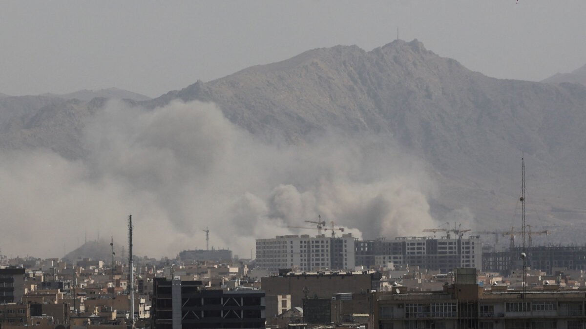 Καπνός στην Τεχεράνη μετά την κοινή επιχείρηση ΗΠΑ - Ισραήλ
