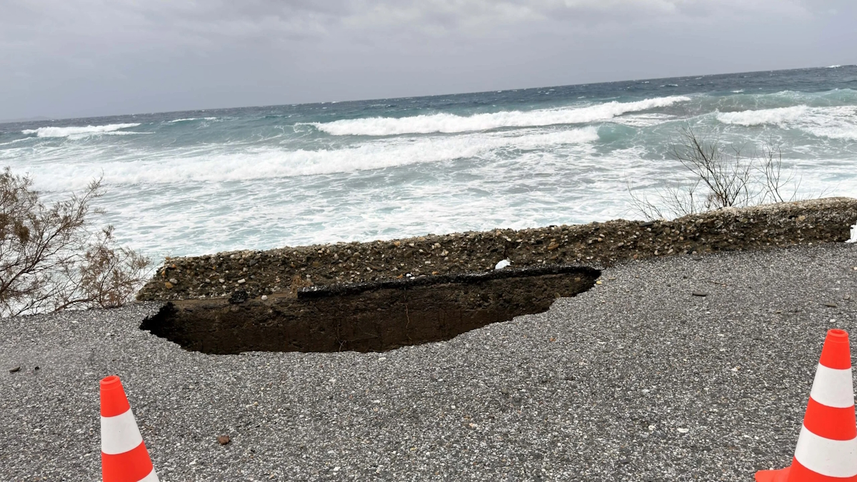 Καταστροφές από τη σφοδρή κακοκαιρία στην Τήνο