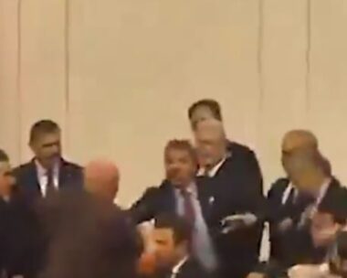 Ξύλο στην τουρκική εθνοσυνέλευση