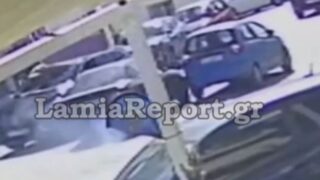 Η στιγμή του τροχαίου στη Λαμία