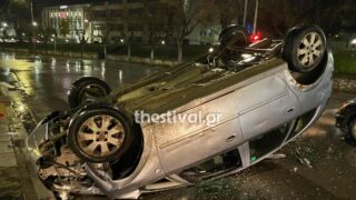 Σοβαρό τροχαίο στη Θεσσαλονίκη: Αυτοκίνητο καρφώθηκε σε φανάρι και τούμπαρε – Στο νοσοκομείο ο οδηγός