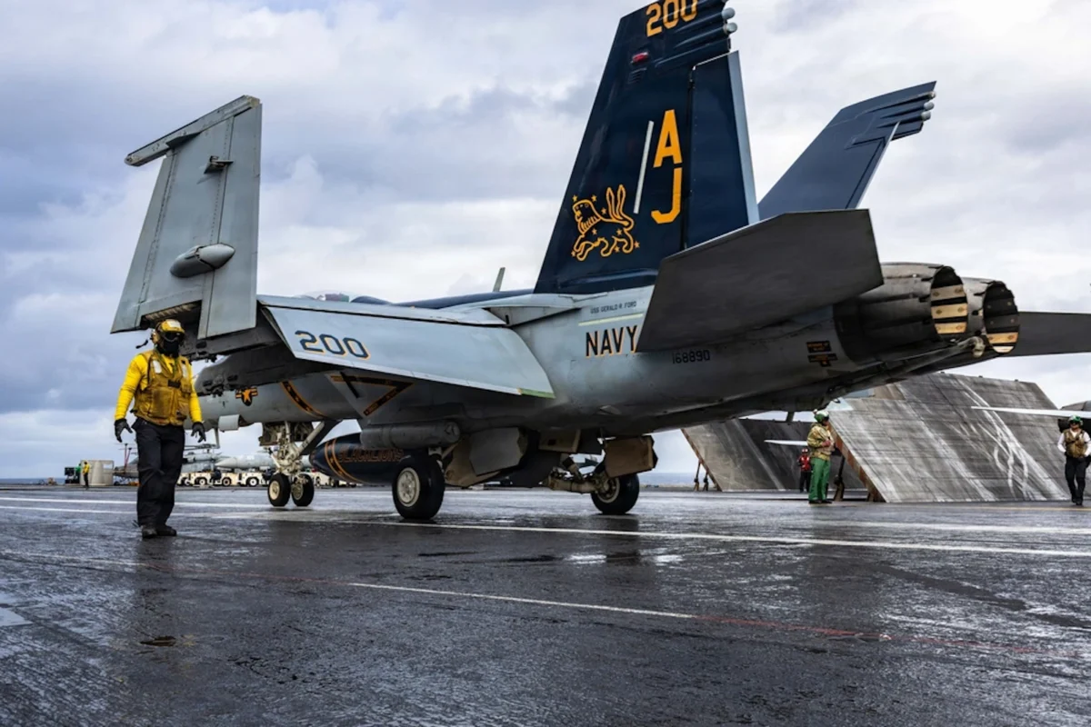 Μαχητικό αεροσκάφος F/A-18 στο αεροπλανοφόρο USS Gerald R. Ford