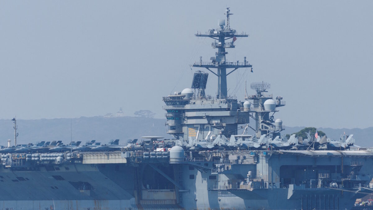 Το αεροπλανοφόρο USS Abraham Lincoln