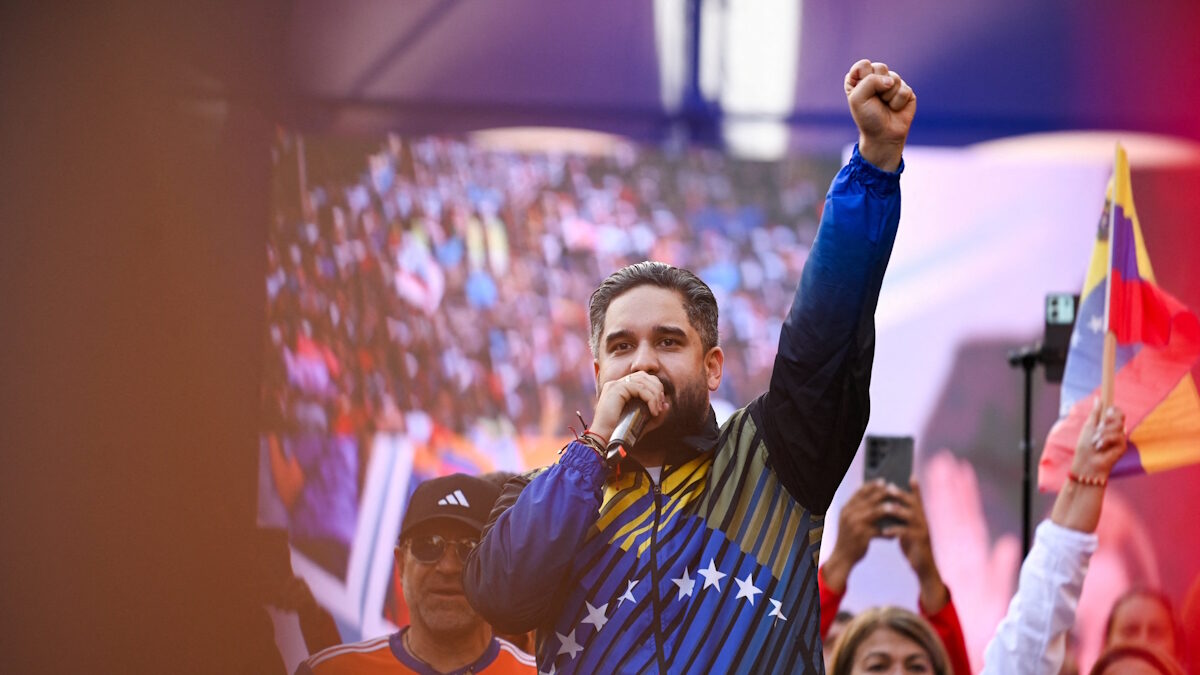 Ο Νικολάς Μαδούρο Γκερά, γιος του φυλακισμένου στις ΗΠΑ, Νικολάς Μαδούρο, στη διάρκεια διαδήλωσης στο Καράκας της Βενεζουέλας