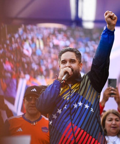 Ο Νικολάς Μαδούρο Γκερά, γιος του φυλακισμένου στις ΗΠΑ, Νικολάς Μαδούρο, στη διάρκεια διαδήλωσης στο Καράκας της Βενεζουέλας