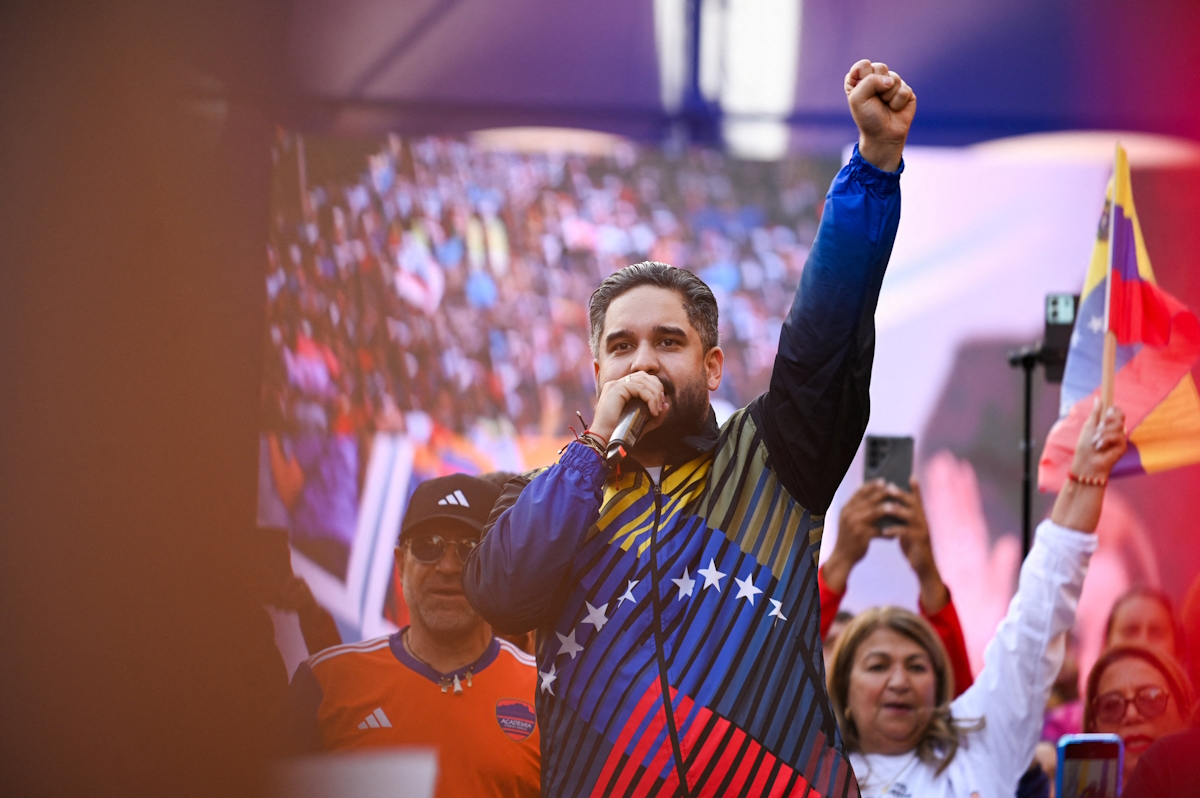 Ο Νικολάς Μαδούρο Γκερά, γιος του φυλακισμένου στις ΗΠΑ, Νικολάς Μαδούρο, στη διάρκεια διαδήλωσης στο Καράκας της Βενεζουέλας