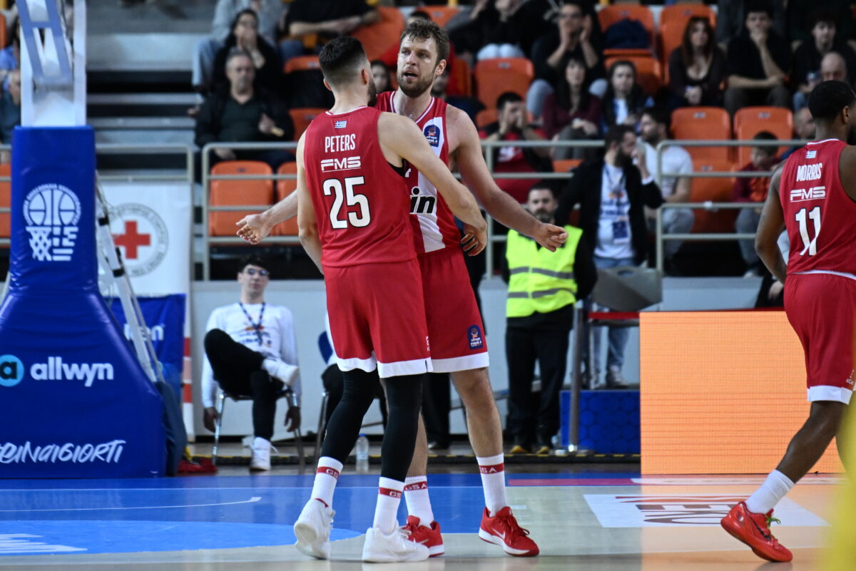 Ο Βεζένκοφ και ο Πίτερς