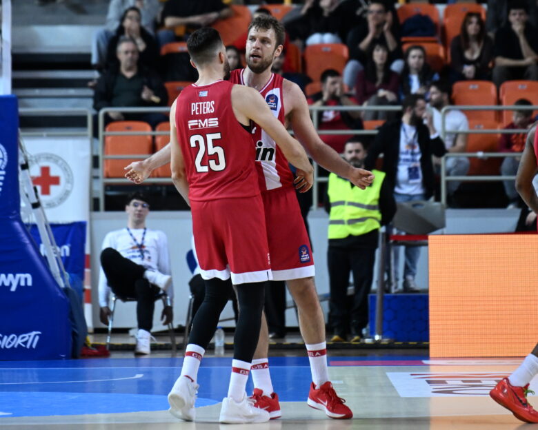 Ο Βεζένκοφ και ο Πίτερς